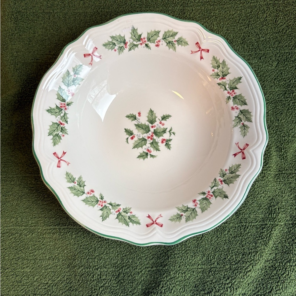 Nikko Ceramics Festive Holly Collection Bowl